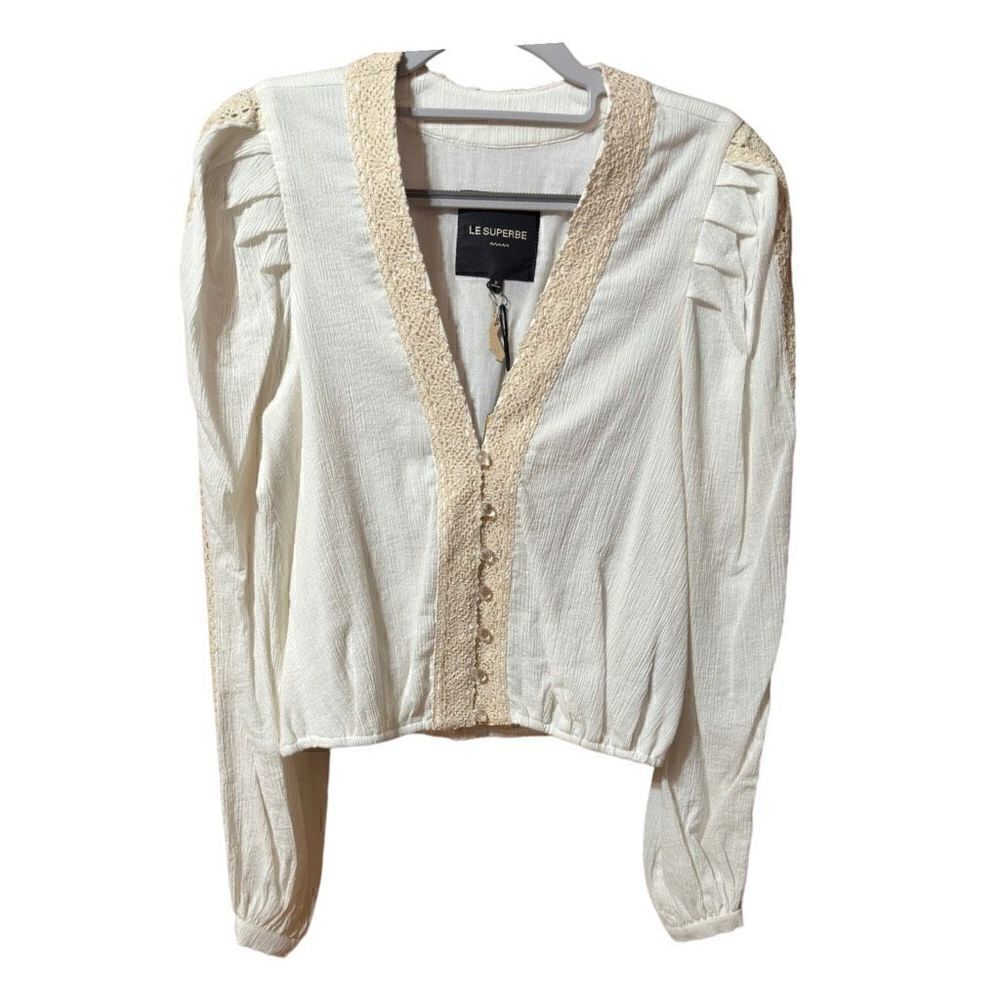 NWT Le Superbe vacation ready blouse size 2 cream colored